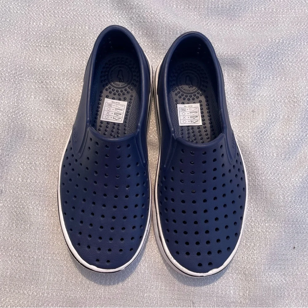 Native Kids Shoes in Navy Blue.